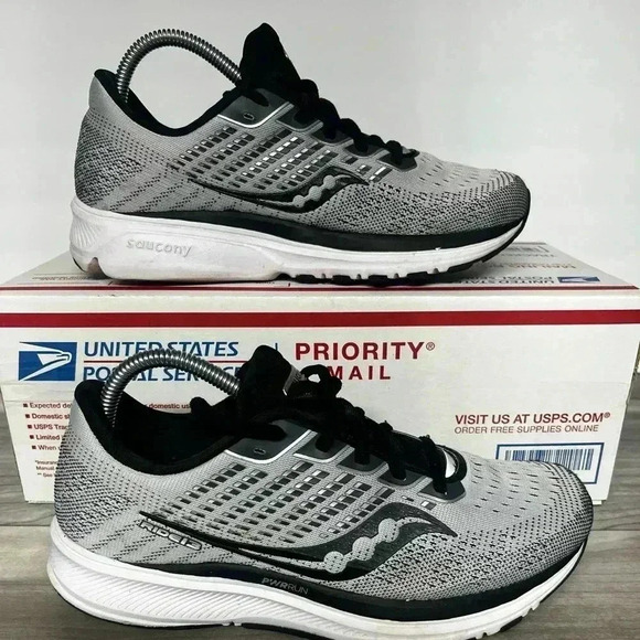 Saucony Ride 13 Running Shoes Sneakers Womens 9 Comfy gray Black casual walking - Picture 1 of 8